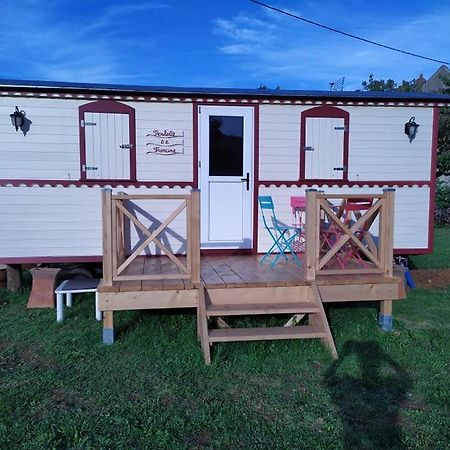La Roulotte De Francine Guest House Chazeuil Exterior photo