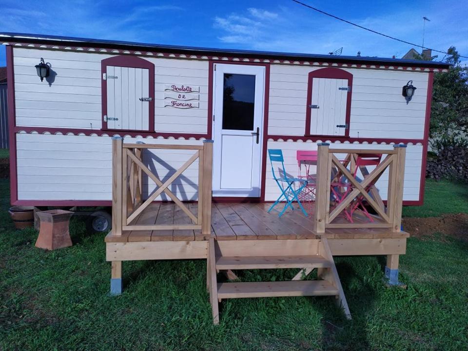 La Roulotte De Francine Guest House Chazeuil Exterior photo