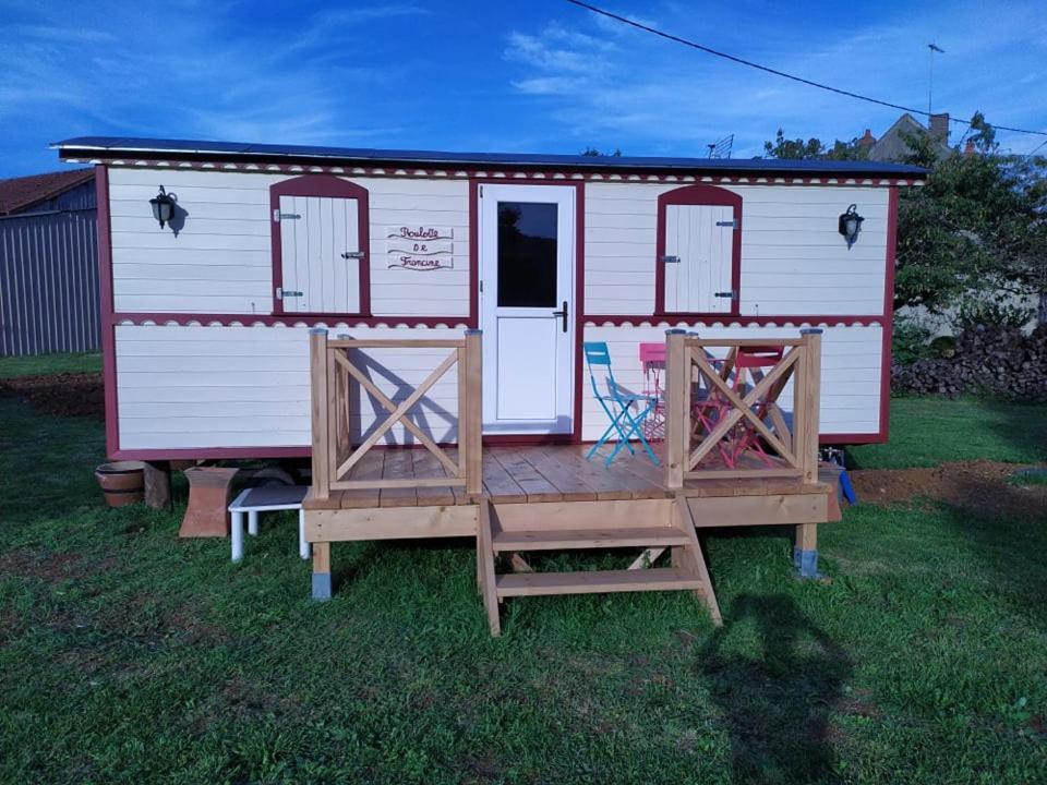 La Roulotte De Francine Guest House Chazeuil Exterior photo